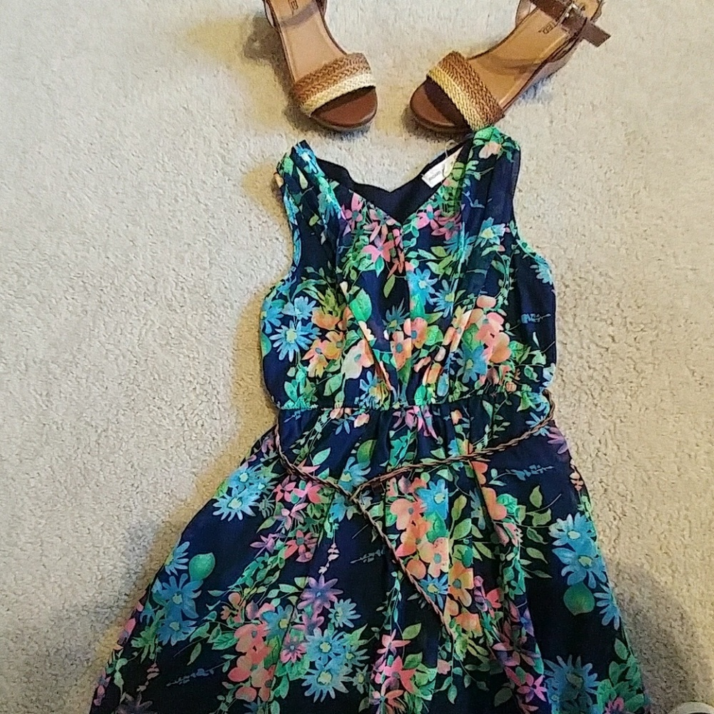 SOLD Flower power