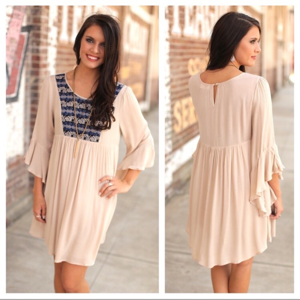 NWOT Taupe flutter sleeve dress - Picture 1 of 3