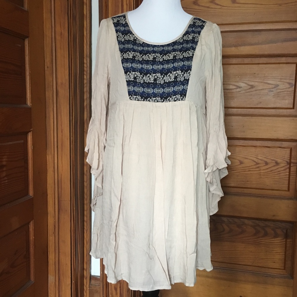 NWOT Taupe flutter sleeve dress - Picture 2 of 3
