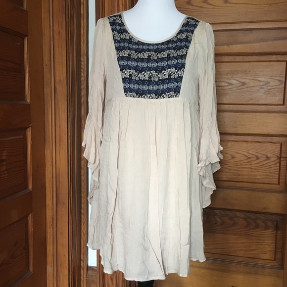 NWOT Taupe flutter sleeve dress - Picture 2 of 3
