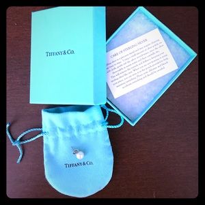 Brand new! 1 sterl freshwater pearl.