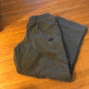 SALE🎉Nike sweatpants. Size M