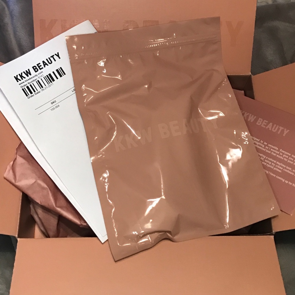 KKW Contour Kit in Deep Dark