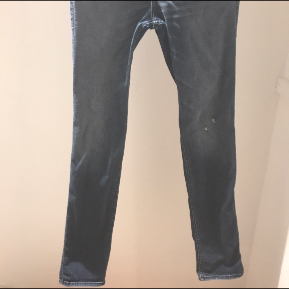 ❌SOLD❌ A & F Medium Wash Straightleg Jeans - Picture 2 of 2