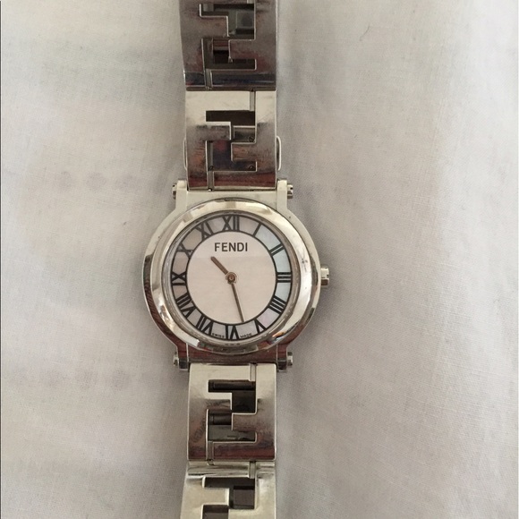 Fendi Classico 215210 Wrist Watch for Women display picture 2
