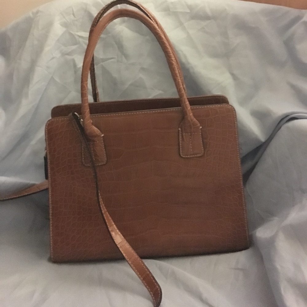 Hand bag with shoulder strap