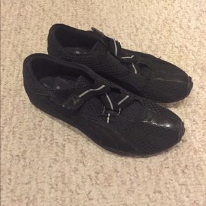 Black puma casual sneakers