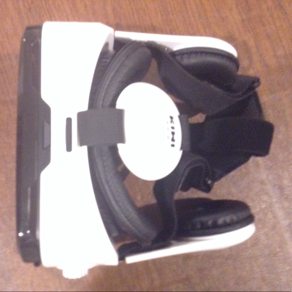 Kiwi white virtual reality headset!