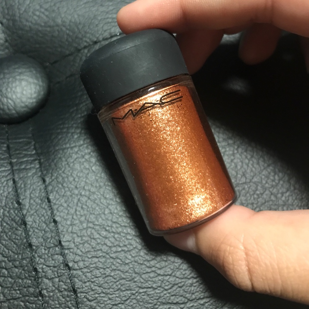 MAC eyeshadow pigment