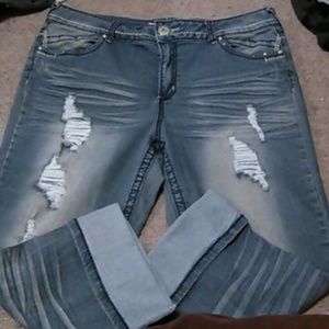 Distressed denim Capris