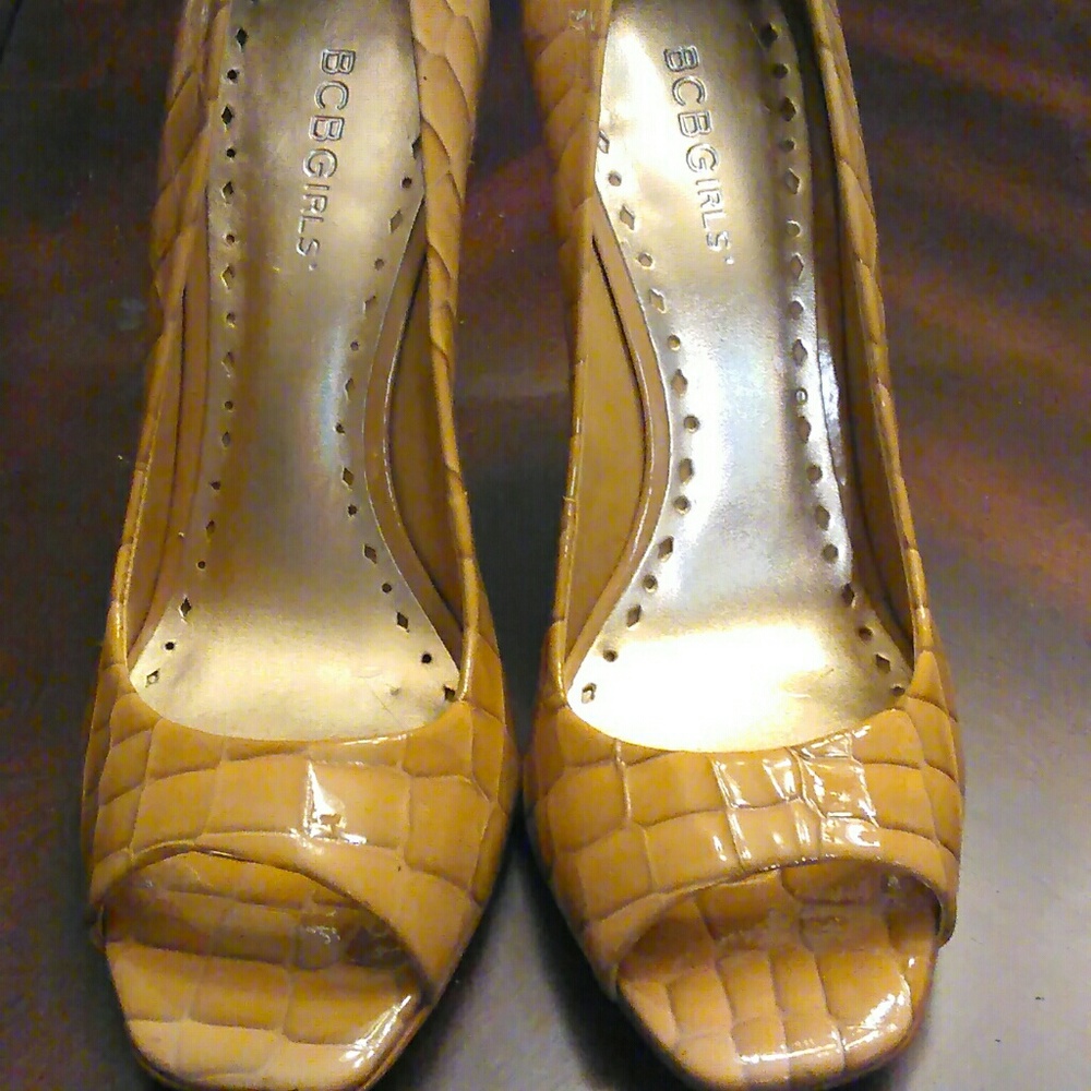 BCBG heels