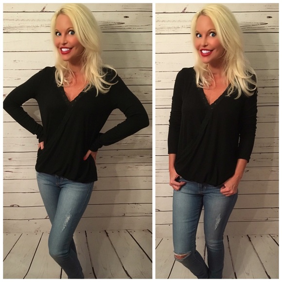 LAST 1!! ❤️Black lace detail v neck top - Picture 3 of 4