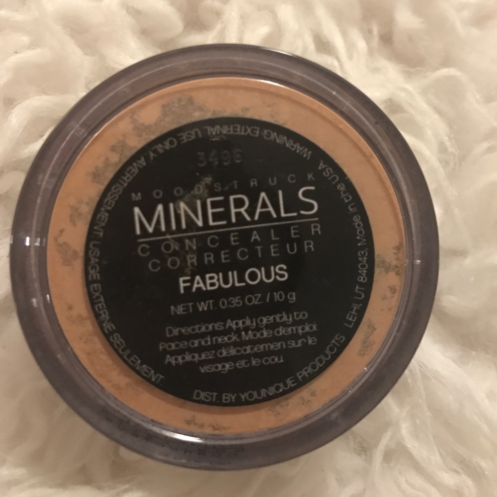 Younique powder concealer