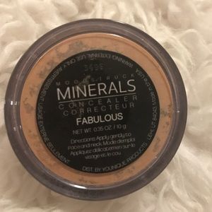 Younique powder concealer