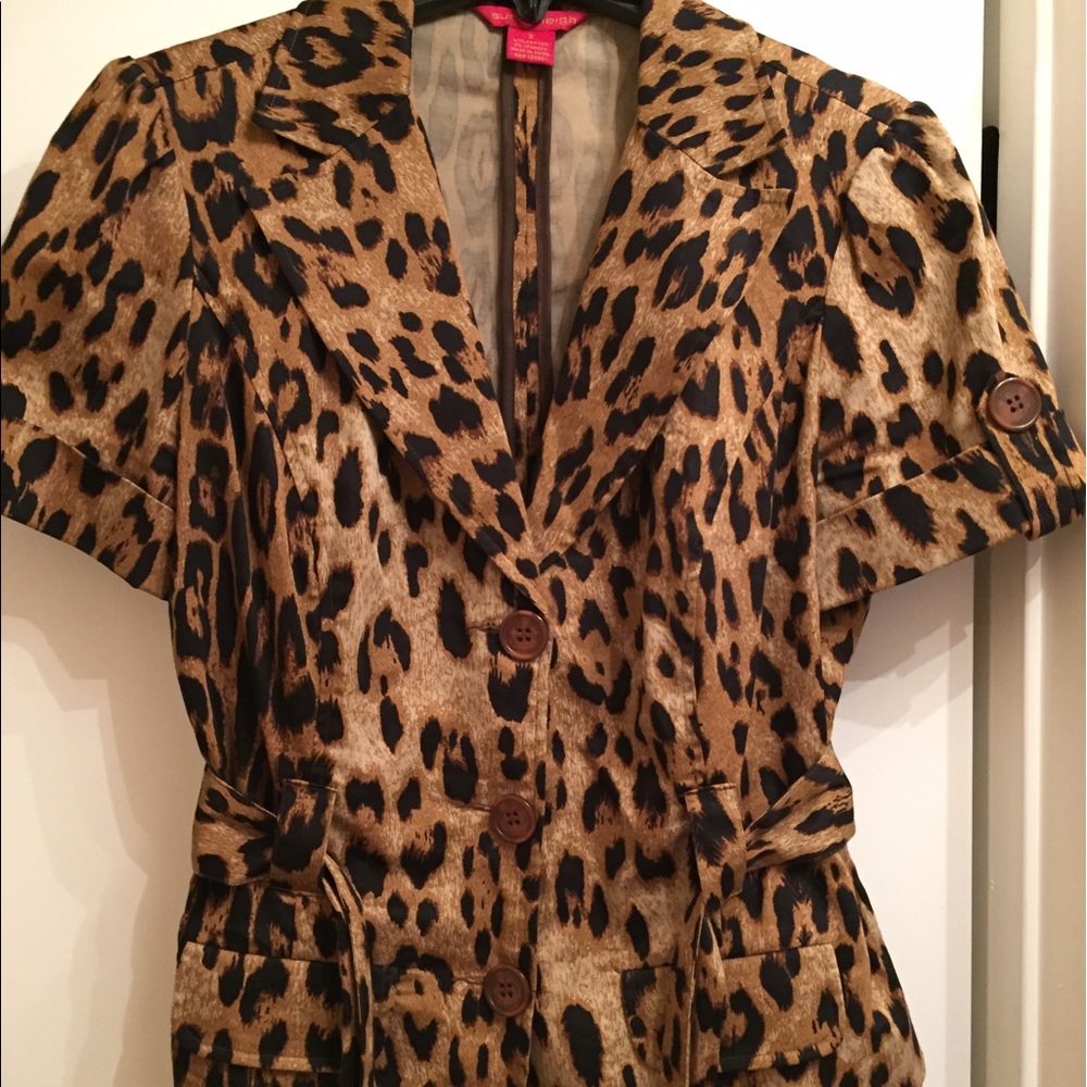 Short sleeve blazer type jacket