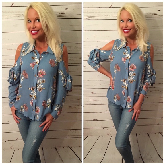 LAST 1💕Gorgeous Blue cold shoulder top - Picture 2 of 4