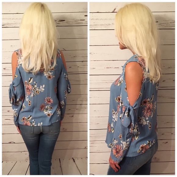 LAST 1💕Gorgeous Blue cold shoulder top - Picture 4 of 4