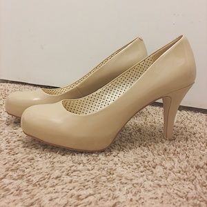 💥Host Pick!💥 Nude Madden Girl Getta Pump 9W
