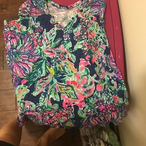 Iilly shirt only worn once size medium