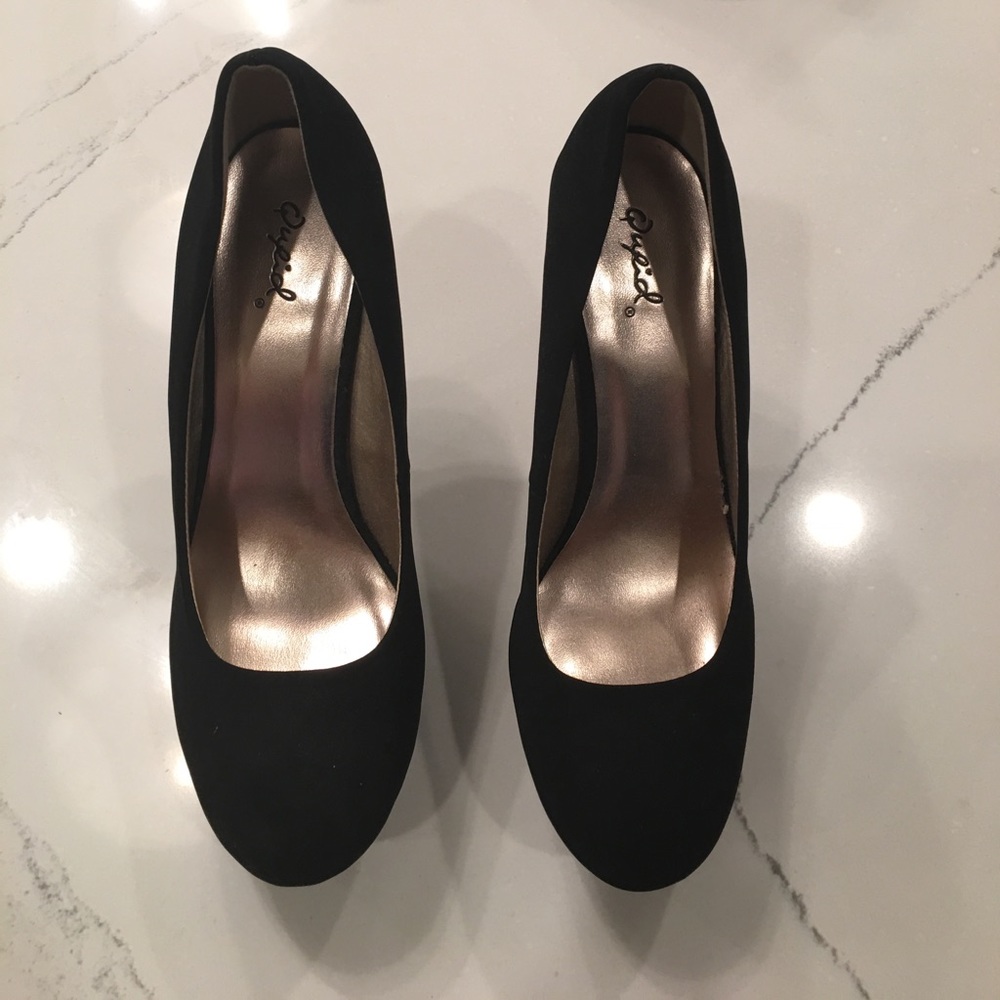 BLACK PUMPS