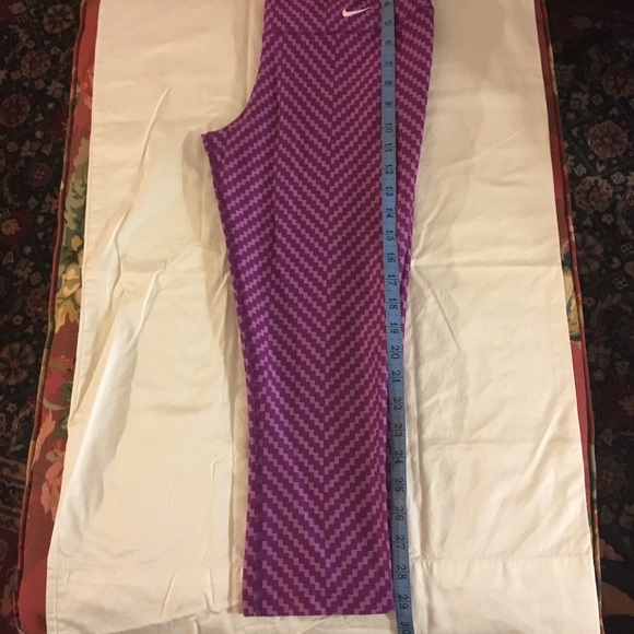 EUC Nike DRI-FIT women's running capris - Picture 5 of 6