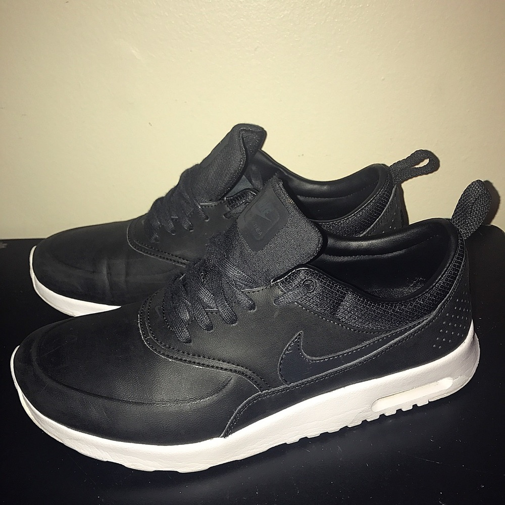 Black & White Nike Sneakers !