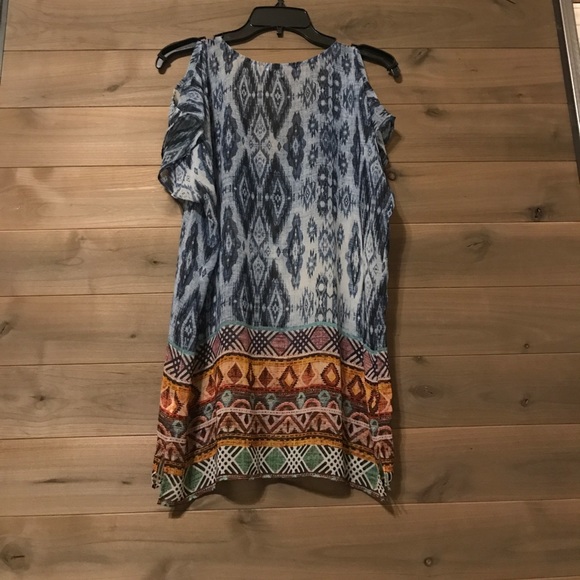 V-Neck Open Shoulder Top - Picture 2 of 2