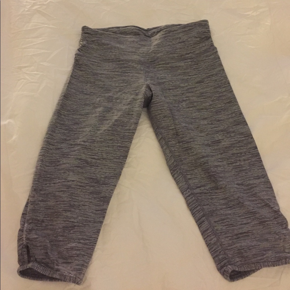 Lululemon crop leggings.