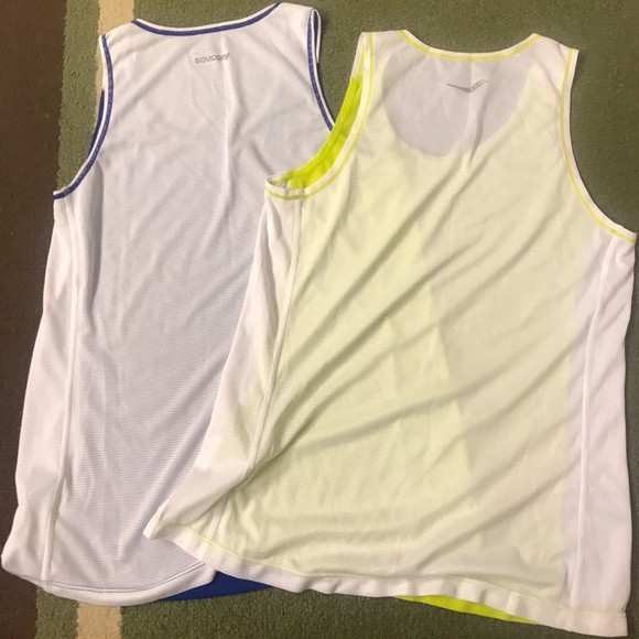 Lot of saucony women's tanks sz M - Picture 4 of 4