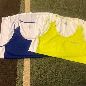 Lot of saucony women's tanks sz M
