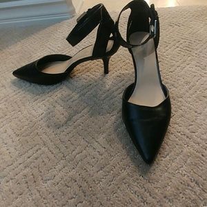 Nine West 2 1/2 inch black pumps