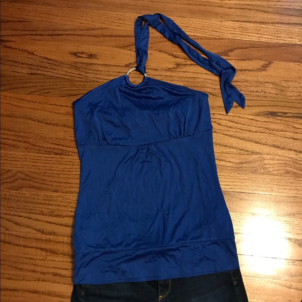 Perfect halter top for a night out! 🥂😄💃