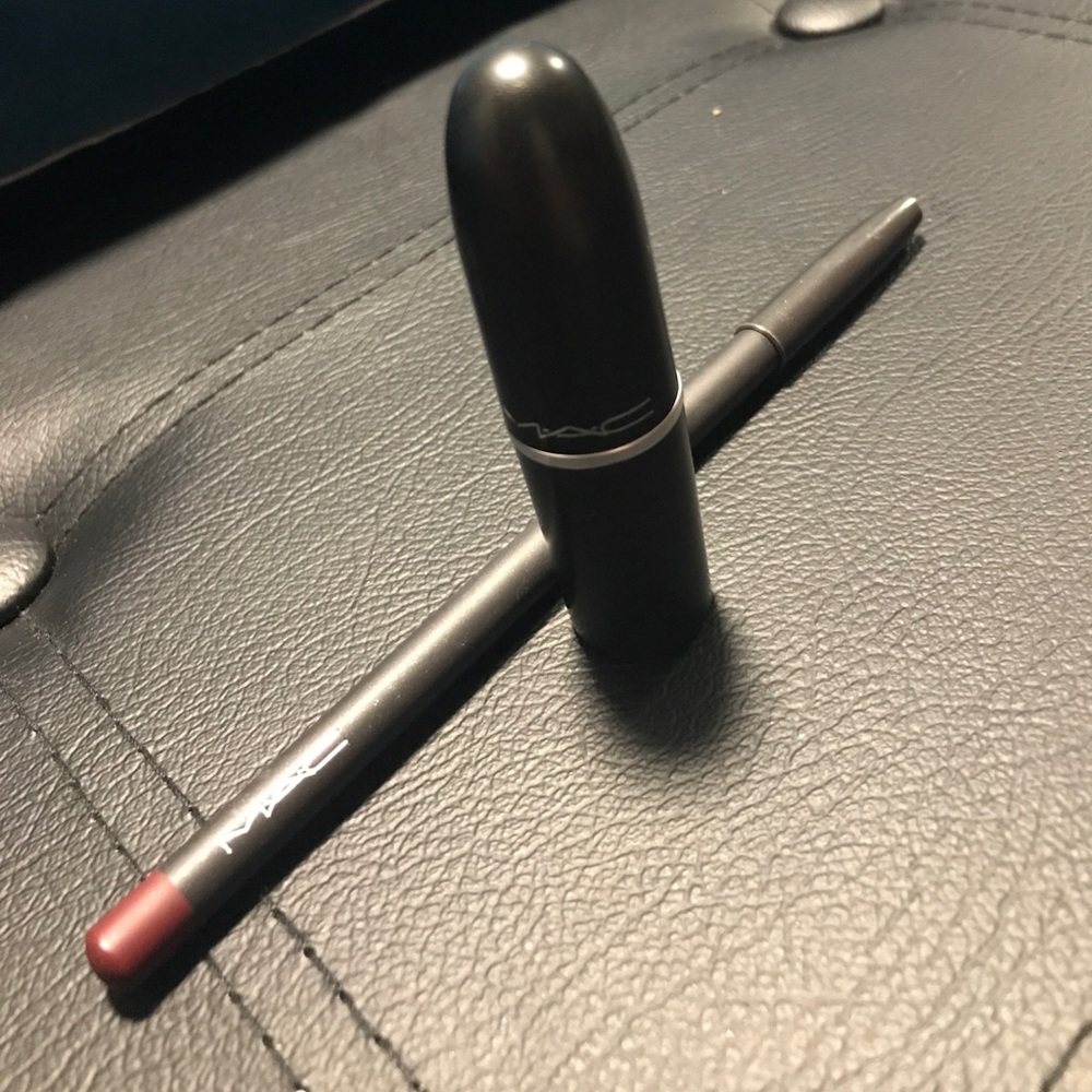 MAC lipstick and lip liner bundle