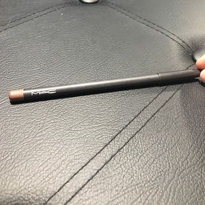 MAC lip liner