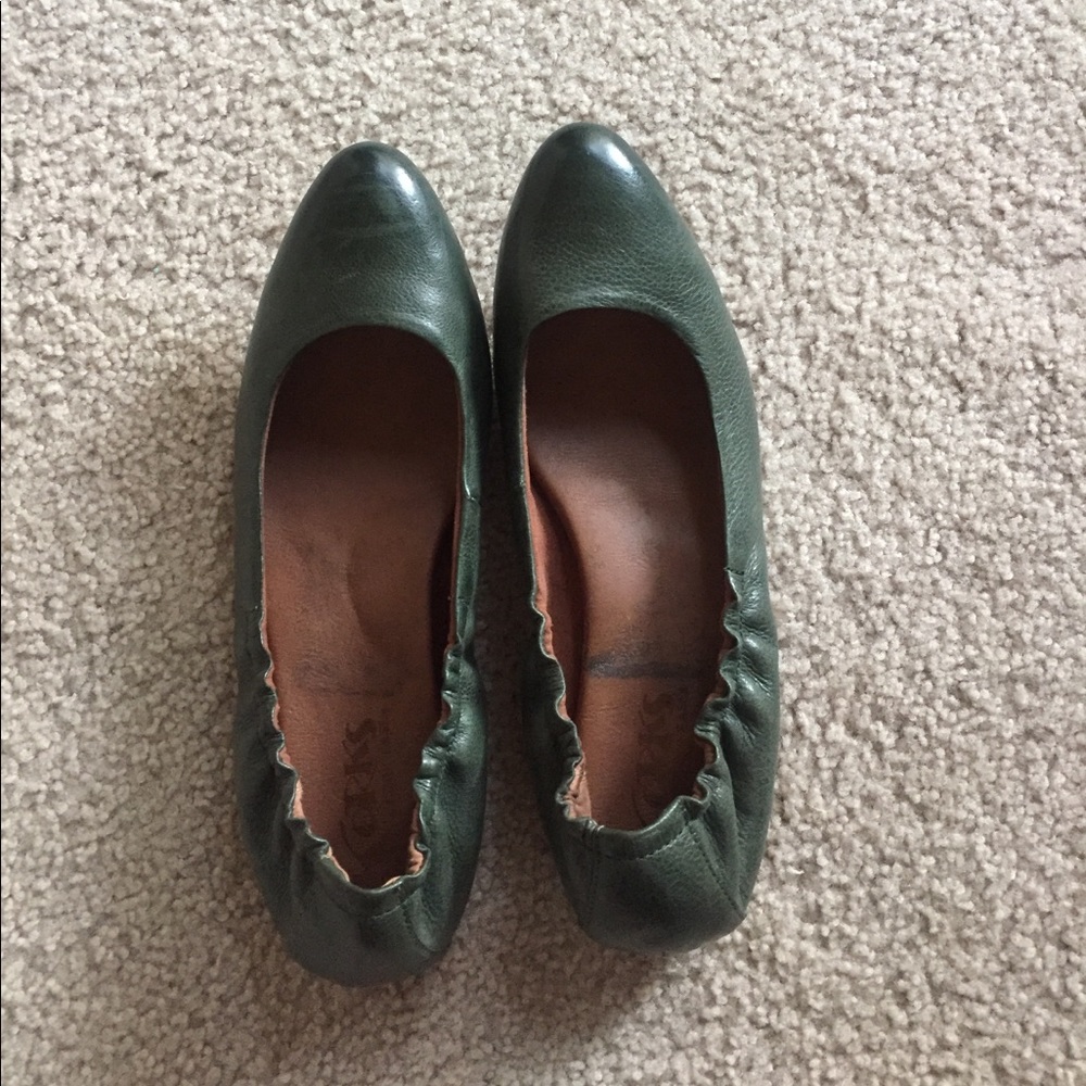 Army Green Korks Flats - size 8