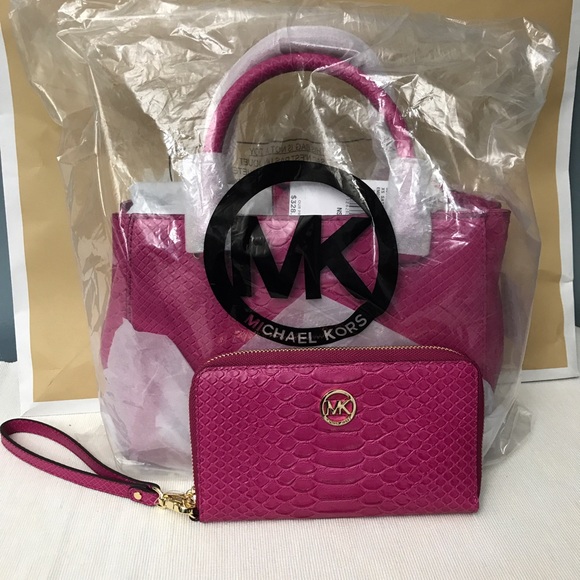 MICHAEL KORS set SATCHEL BAG + wristlet/wallet - Picture 2 of 4