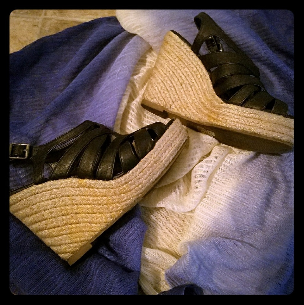 Simply Vera Wang Black Wedge Sandals