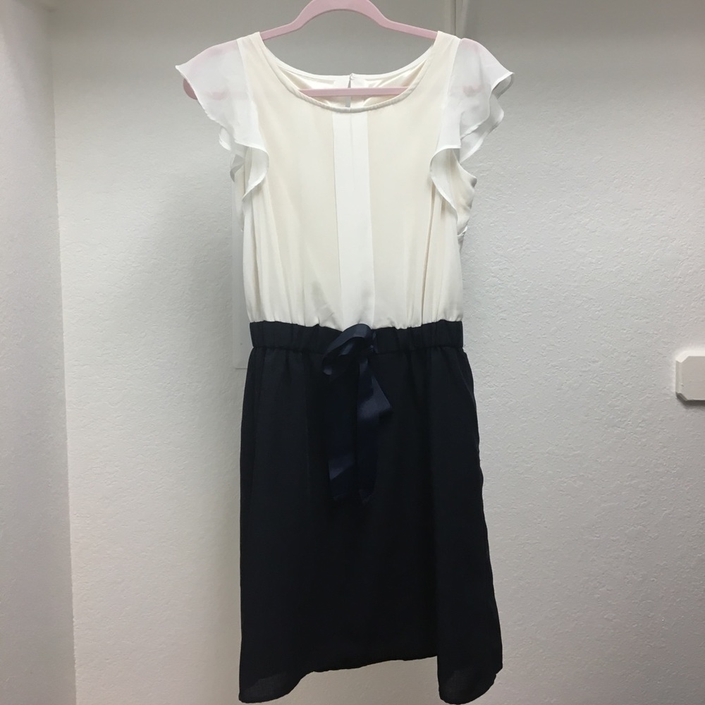 Féminin tie formal work dress