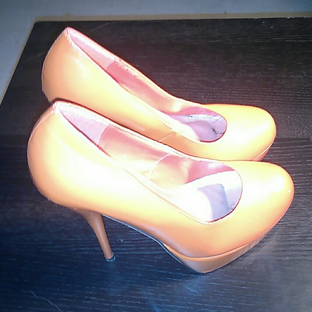 Heels - Picture 2 of 4
