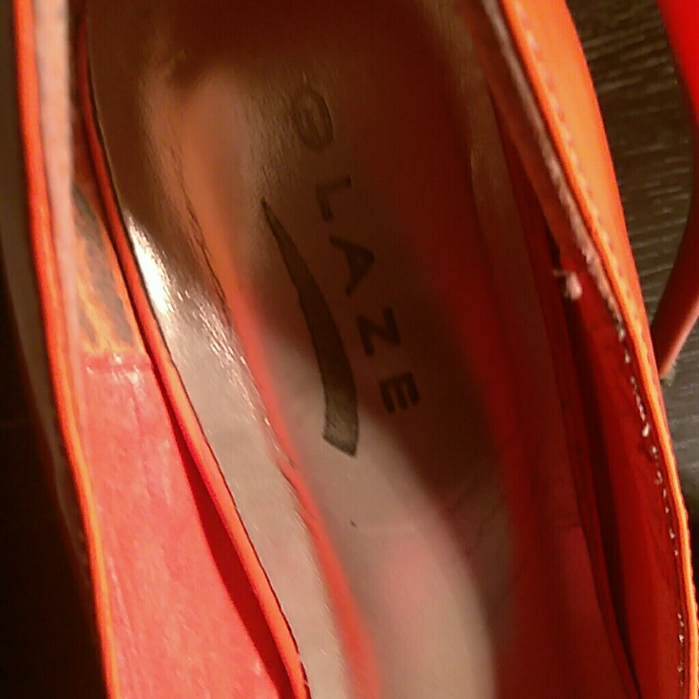 Heels - Picture 4 of 4