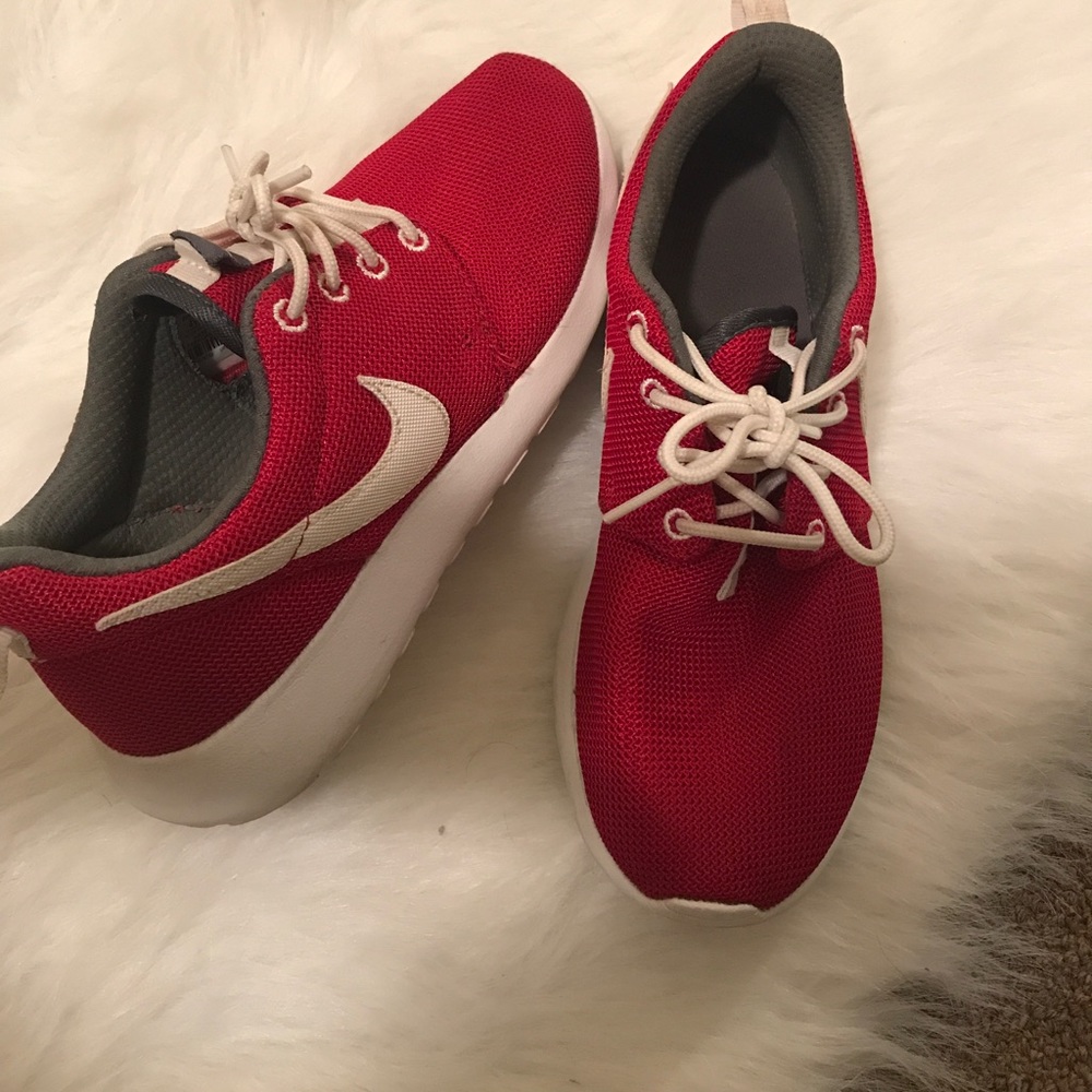 NIKE ROSHE