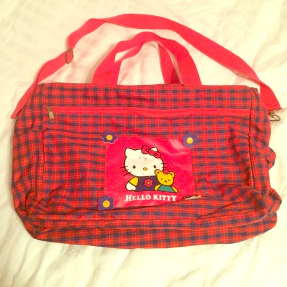 Vintage Hello Kitty Duffle bag 🎒w gift! 😻