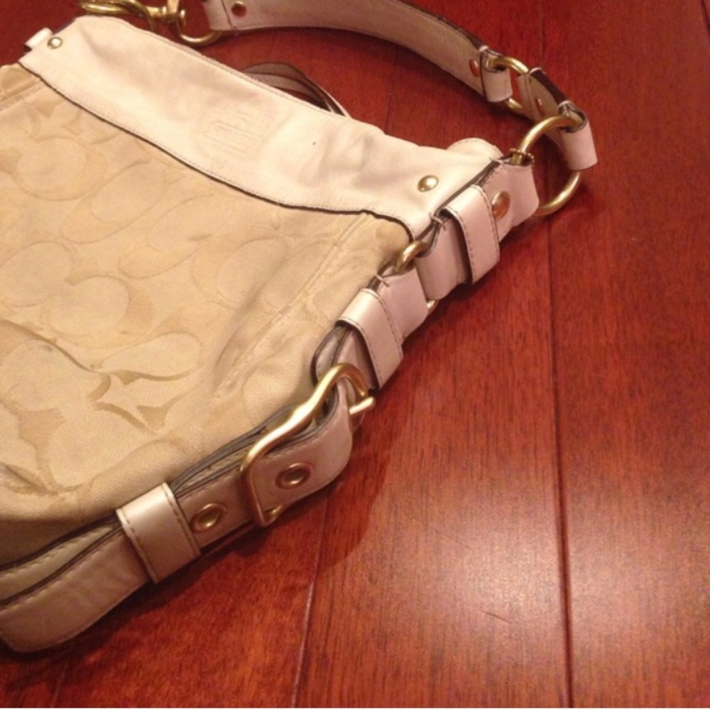 🕶coach handbag with gold hardware - Picture 3 of 5