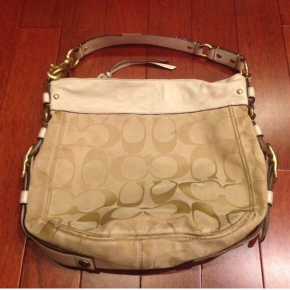 Coach Handbags - 🕶coach handbag with gold hardware