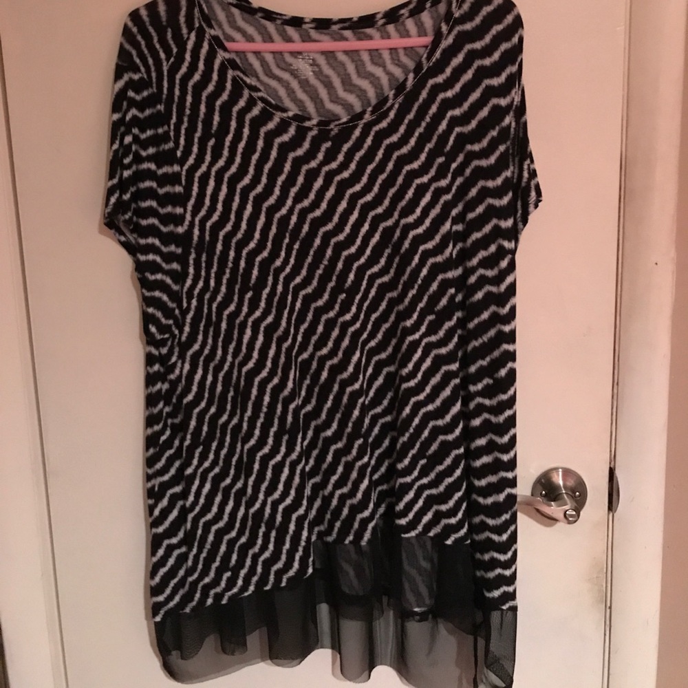 Jennifer Lopez adorable lightweight shirt