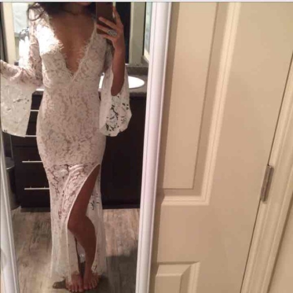 Gorgeous plunge eyelet dress - Picture 3 of 4