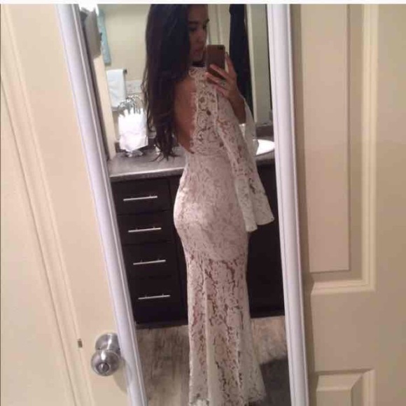 Gorgeous plunge eyelet dress - Picture 4 of 4