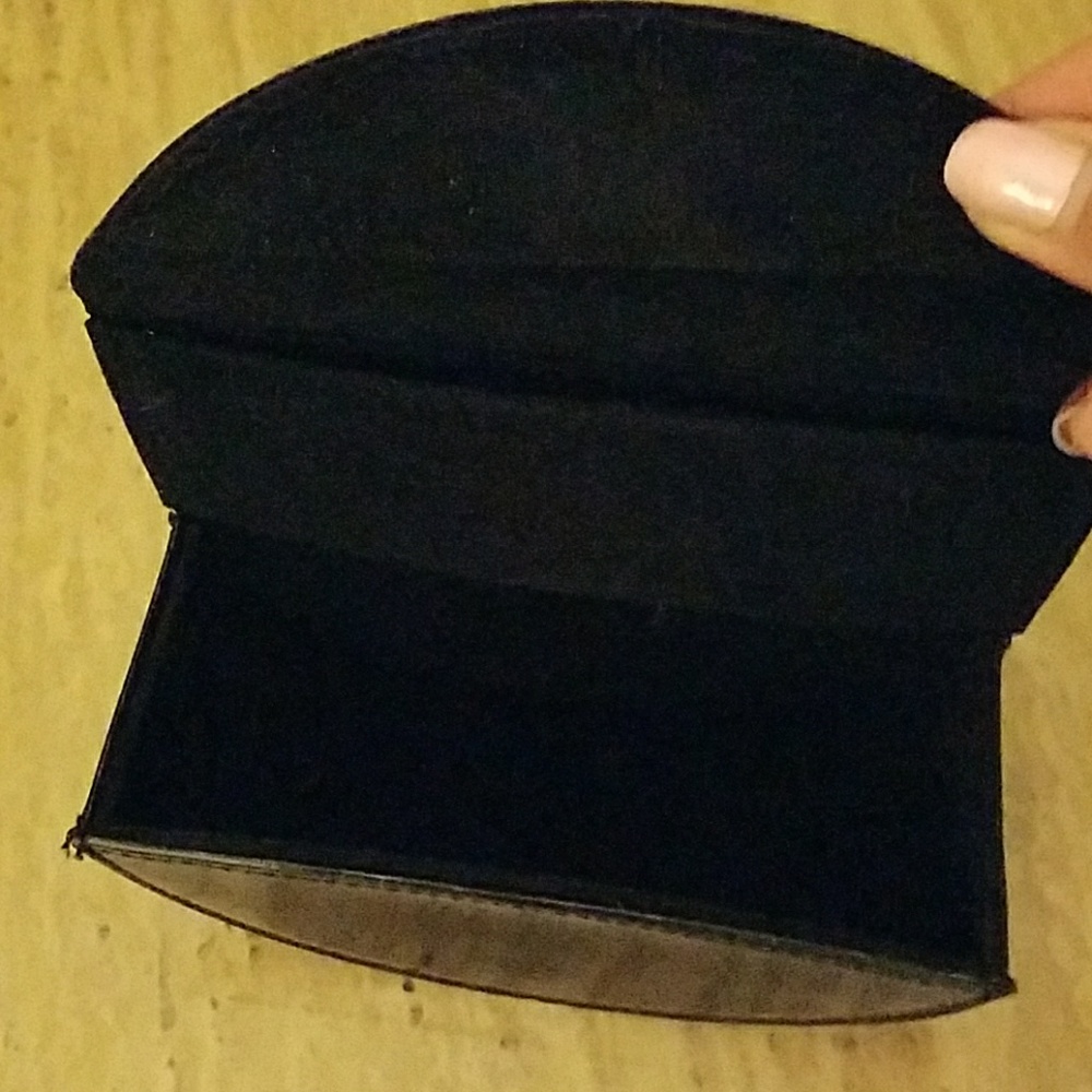 Sunglasses case - Picture 2 of 3