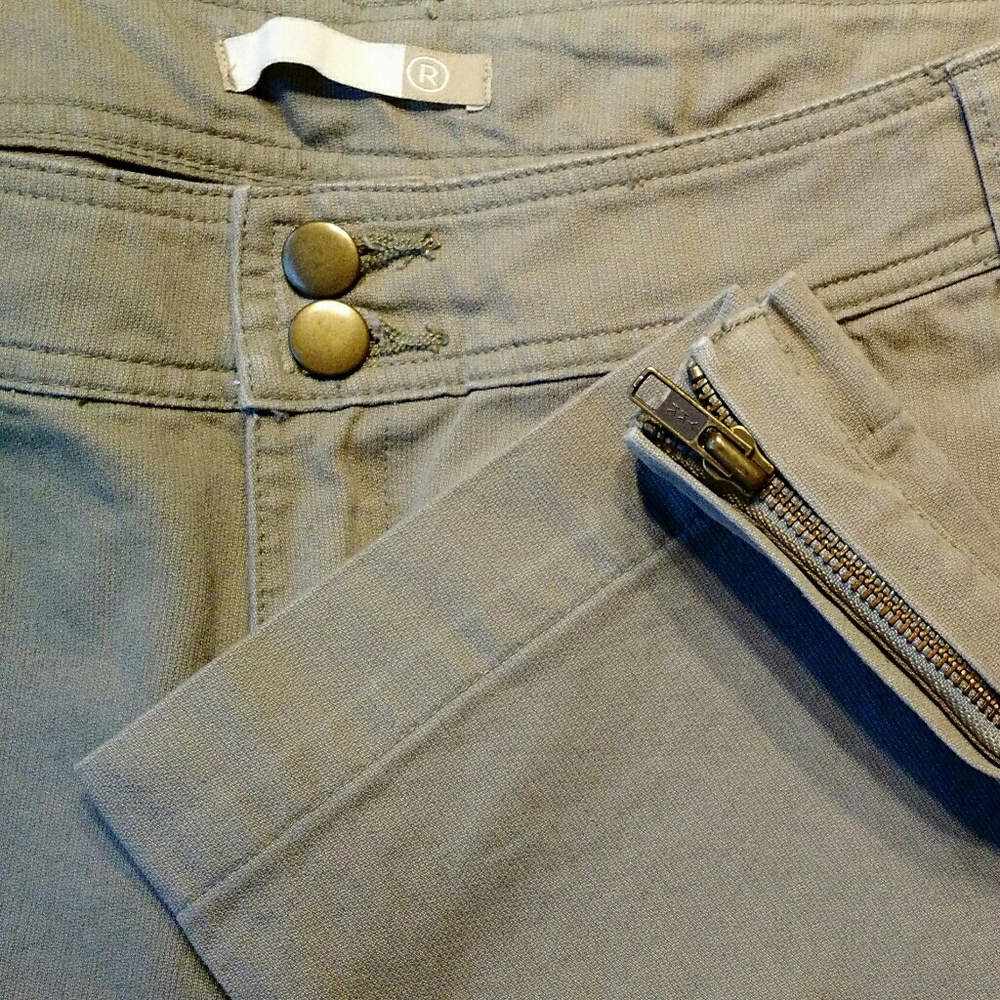 La Redoute light sage Zip Leg capri size 14