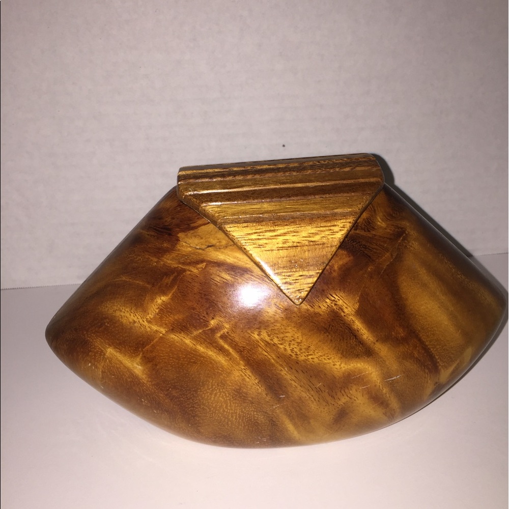 Women's Timmy Wood pursue